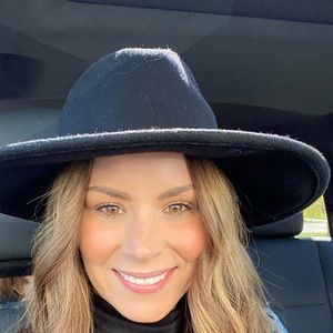 Meet your Posher, Traci